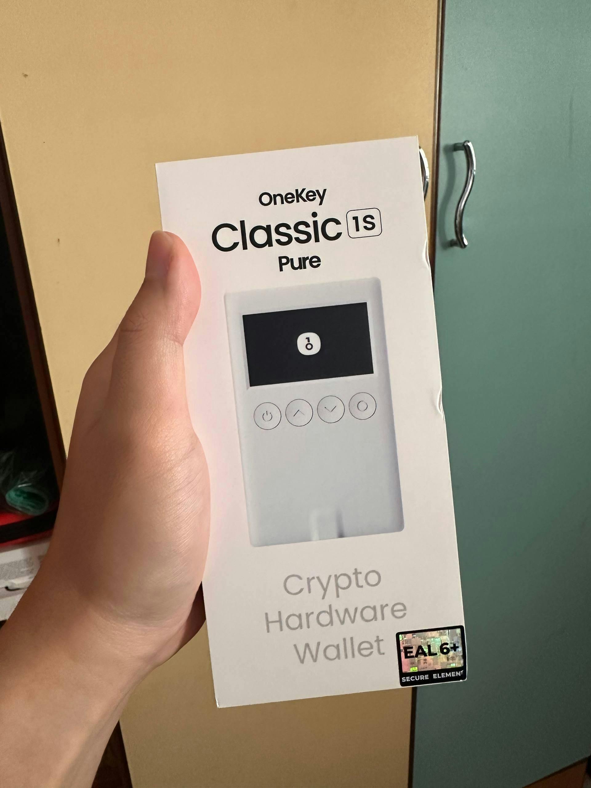 OneKey Classic 1S Pure Bitcoin-only ハードウェアウォレットを購入